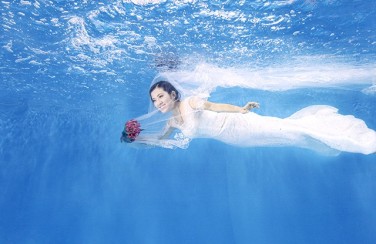 {Bí quyết} chụp ảnh cưới dưới nước ĐẸP “LUNG LINH” từ nhiếp ảnh gia