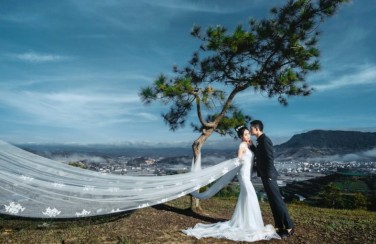 Phối đồ chụp ảnh cưới Đà Lạt không thể đẹp hơn dành cho cặp đôi