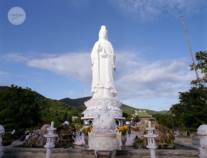 chup-anh-cuoi-tai-chua-linh-ung-da-nang