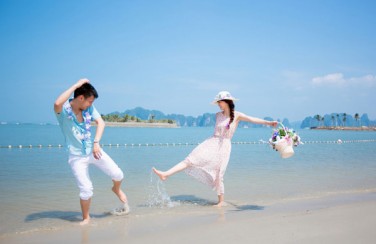 Gợi ý cách mix đồ đi biển chụp ảnh cưới đẹp - độc đáo không thể bỏ qua!