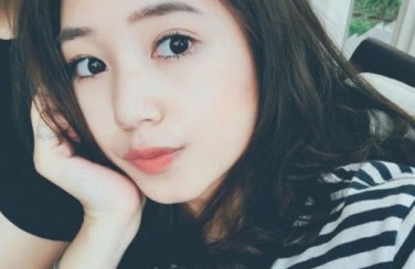 Cách Selfie ĐẸP cho Nữ MẶT TRÒN trở nên Thon Gọn đơn giản