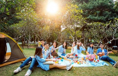 Chụp ảnh ngoài trời nên mặc gì? Gợi ý mix đồ giúp bạn trông như fashion star