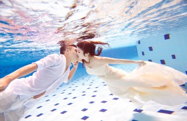 chụp ảnh cưới ở công viên nước Hồ Tây SÁNG TẠO – ĐỘC ĐÁO ở DƯỚI NƯỚC