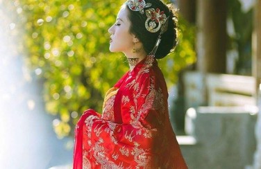 LẠC MẤT HỒN với bộ sưu tập áo cưới Trung Hoa CẦU KỲ, LỘNG LẪY