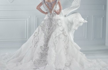 Những mẫu “váy cưới xòe” LỘNG LẪY và SANG TRỌNG cho cô dâu