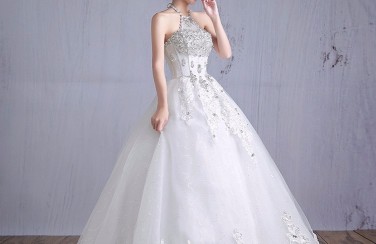 ĐẸP KHÓ CƯỠNG với mẫu “áo cưới cổ yếm” khiến cô dâu thêm YÊU KIỀU