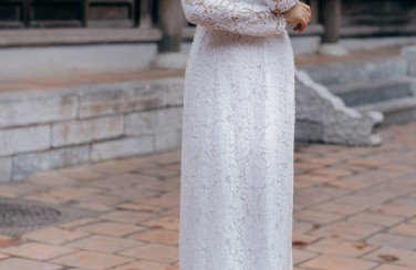 Nét đẹp tinh khôi của Tà Áo Dài Việt Nam trong thời buổi hiện đại