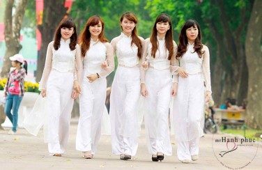 [Chia sẻ] kinh nghiệm chọn áo dài đồng phục đẹp mà chị em nên biết