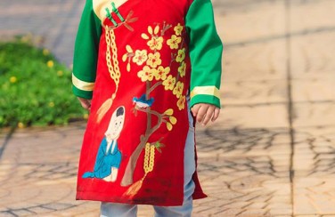 {Bật mí các mẹ} cách chọn áo dài đẹp cho bé đẹp ngất ngây để chơi Tết 2018