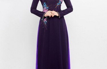 Chia sẻ cách chọn áo dài đen đẹp cho tuổi trung niên