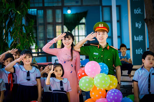 ảnh cưới công an giáo viên