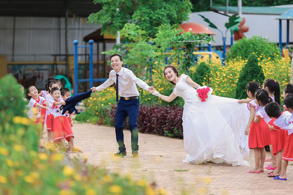 ảnh cưới công an giáo viên