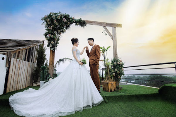 chụp ảnh cưới tháng cô hồn