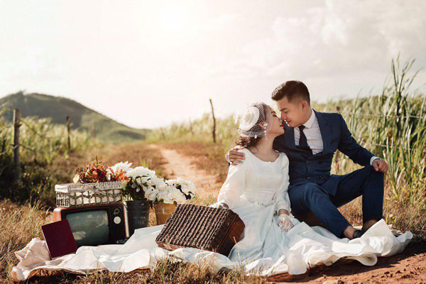 chụp ảnh cưới tháng cô hồn