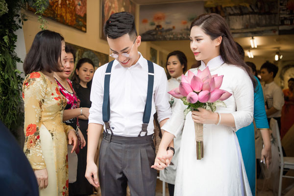 trang phục trong đám hỏi cho cô dâu chú rể