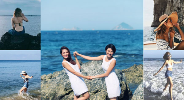 chụp ảnh với biển