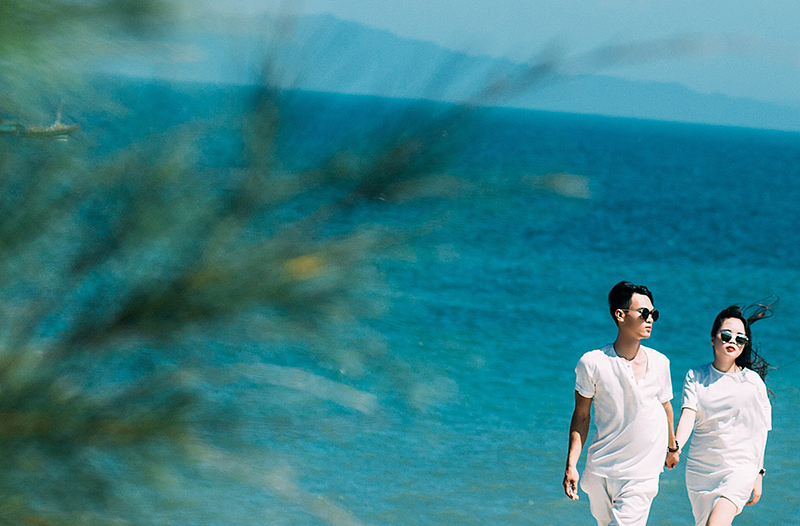 chụp ảnh cưới ở biển nên mặc gì
