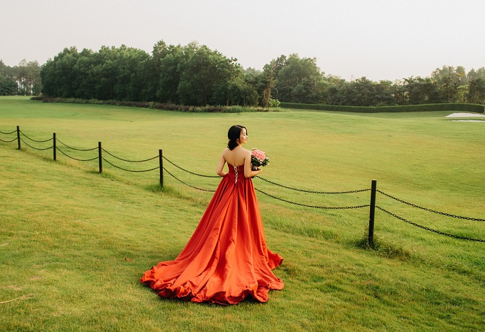 vay-cuoi-phong-cach-chau-au