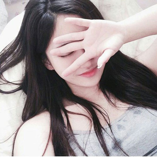 cách selfie đẹp cho nữ mặt tròn
