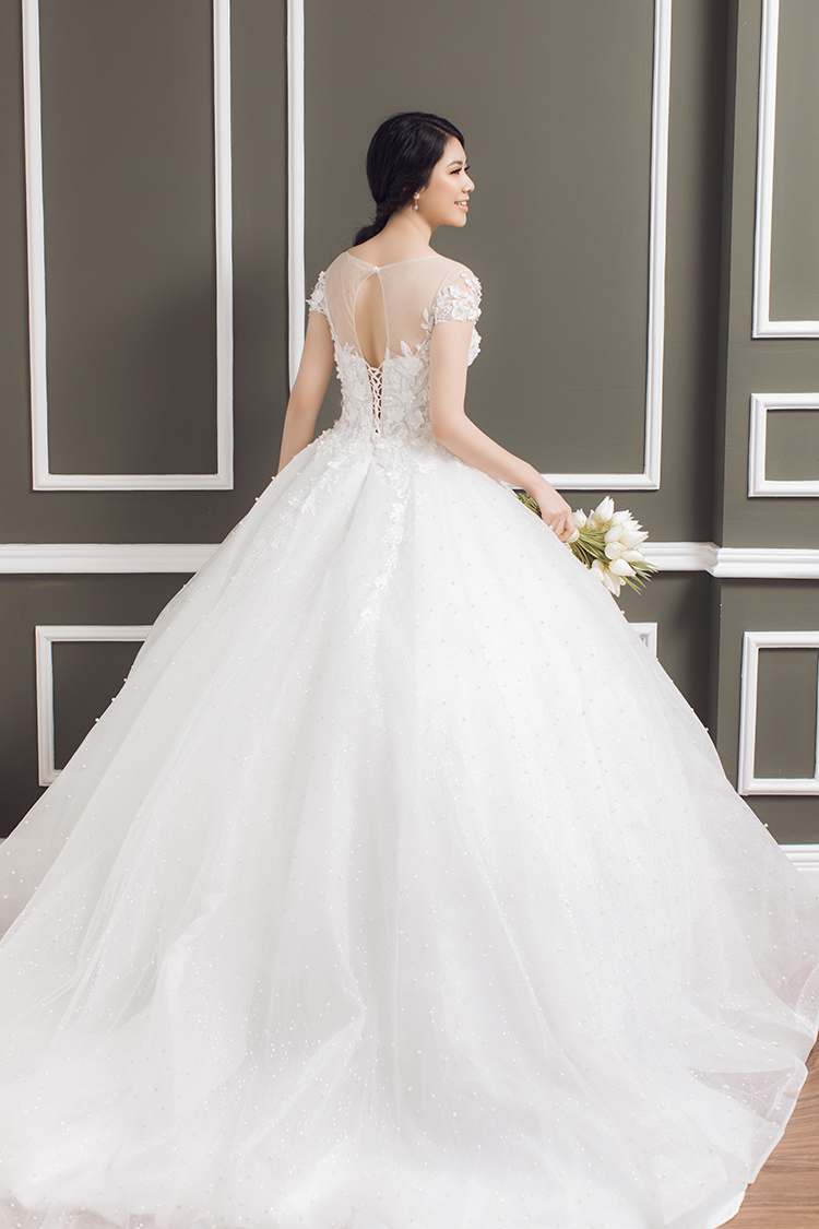 vay-cuoi-phong-cach-chau-au