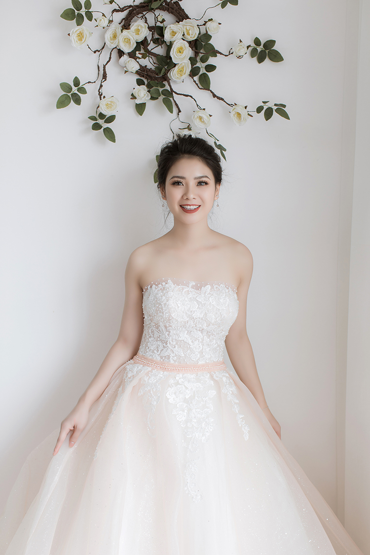 trang-diem-co-dau-theo-phong-cach-tay-2