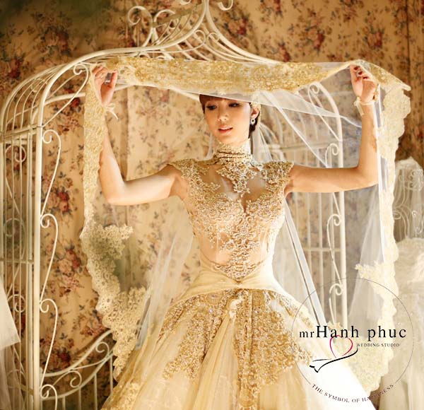 ao-cuoi-mau-vang-dong