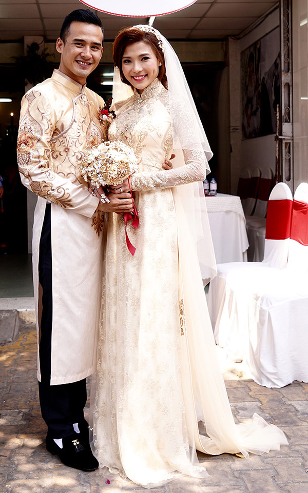 ao-dai-cuoi-co-dau-chu-re