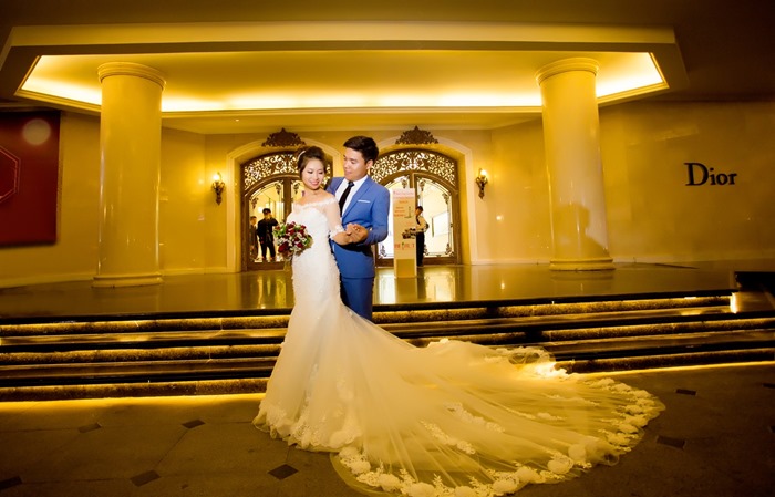 chup-anh-cuoi-o-trang-tien-plaza