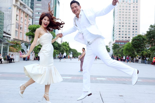 chup-anh-cuoi-o-cong-vien-hoa-binh