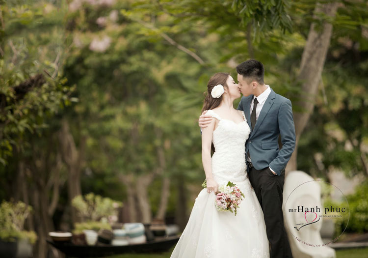 Chụp ảnh cưới ở công viên Bách Thảo