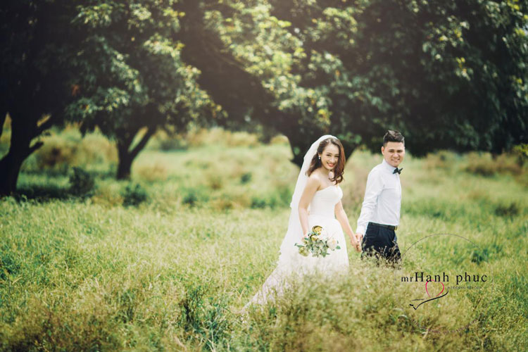Chụp ảnh cưới ở công viên Bách Thảo
