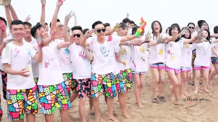 tạo dáng chụp ảnh kỷ yếu nam